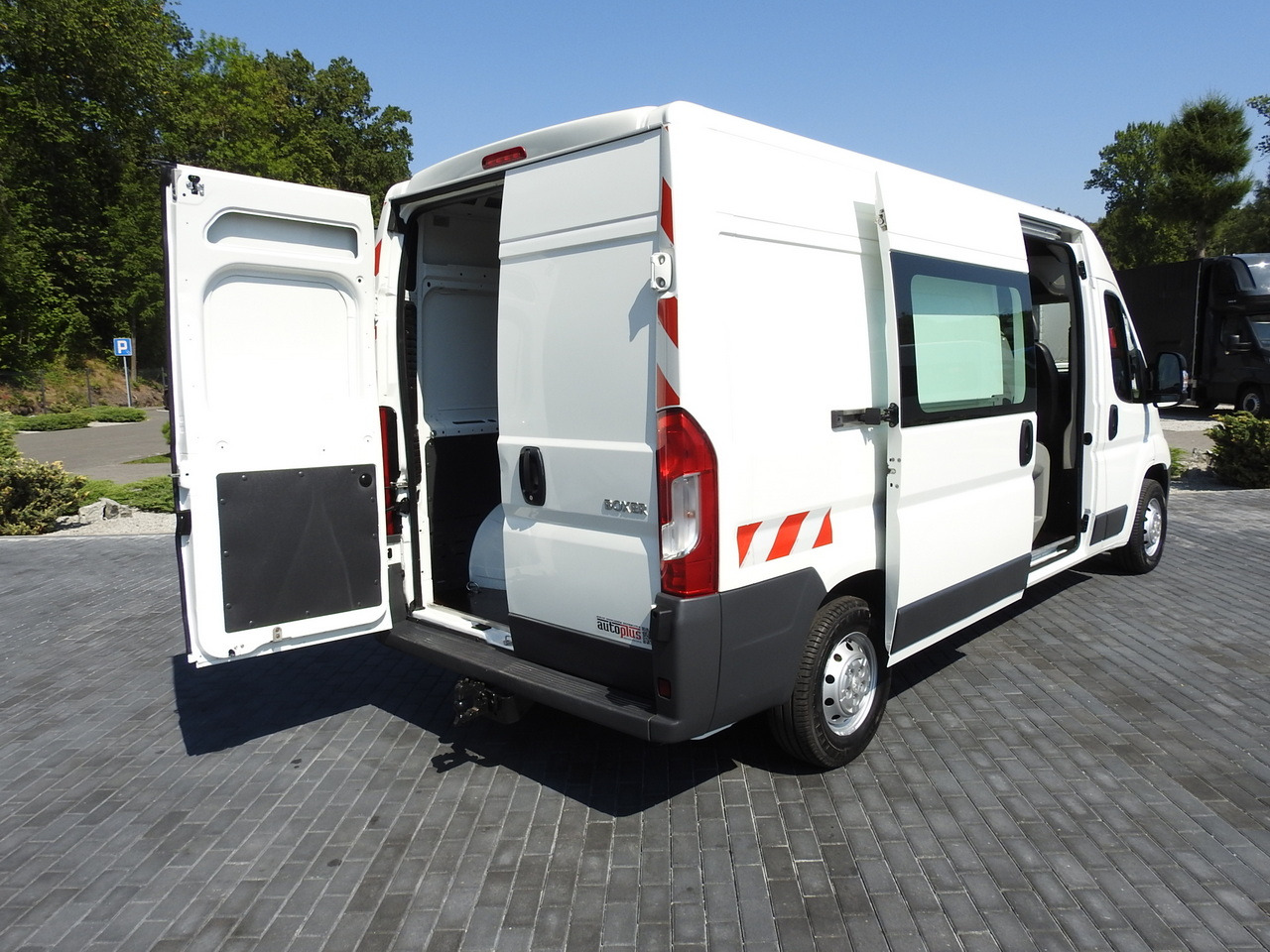 PEUGEOT BOXER BOX DELIVERY VAN 7 SEATS 110HP - Panel van: picture 3 PEUGEOT BOXER BOX DELIVERY VAN 7 SEATS 110HP - Panel van: picture 3
