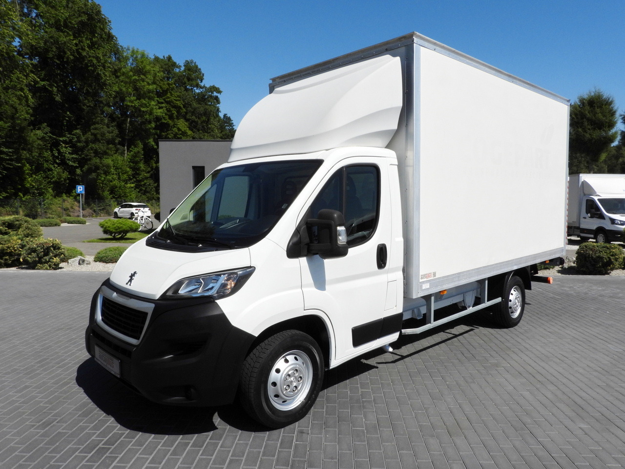 Closed box van PEUGEOT BOXER BOX LIFT 8 PALLETS CRUISE CONTROL AIR CONDITIONING 130HP: picture 18 Closed box van PEUGEOT BOXER BOX LIFT 8 PALLETS CRUISE CONTROL AIR CONDITIONING 130HP: picture 18
