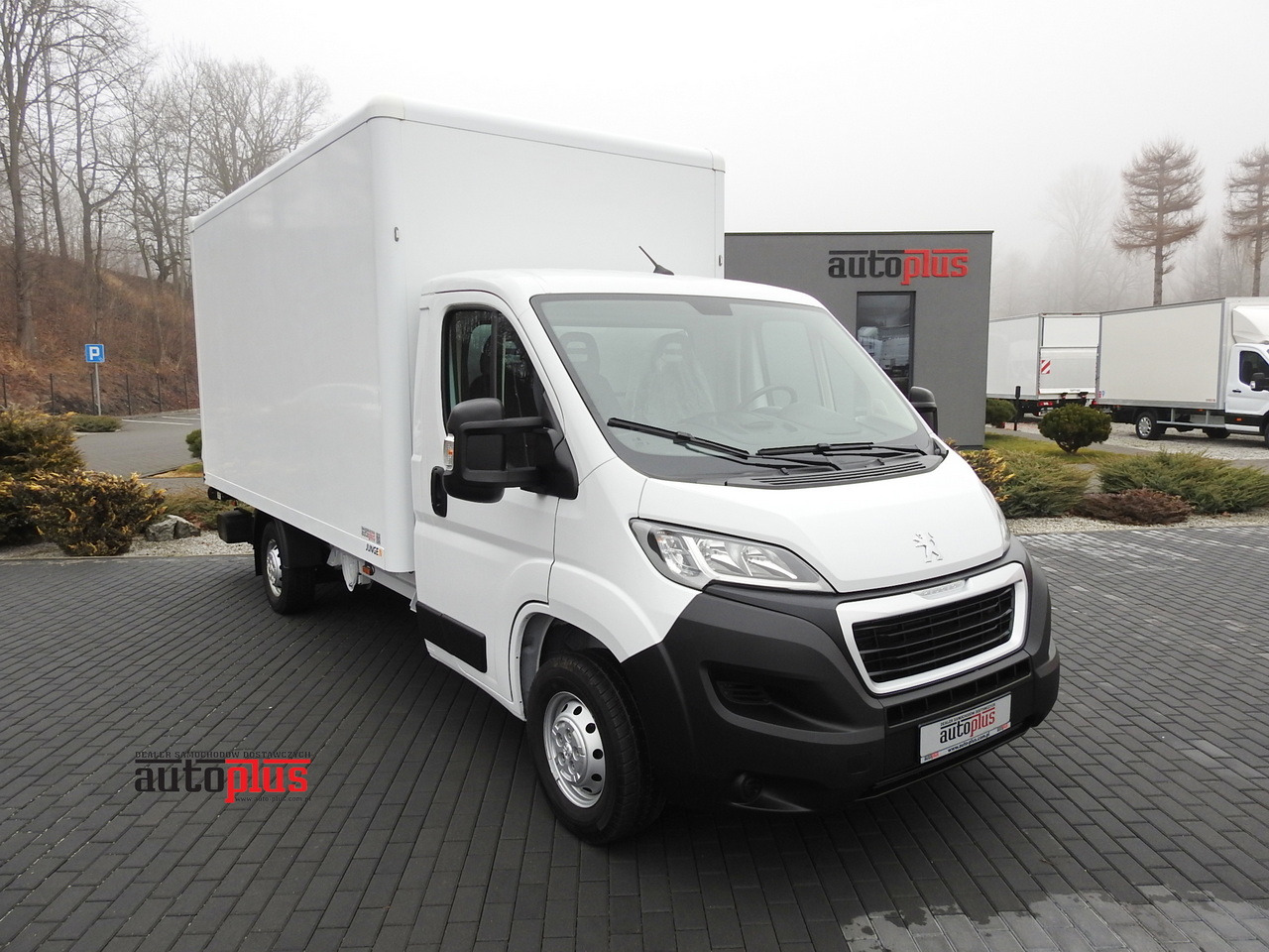 PEUGEOT BOXER BOX LIFT 8 PALLETS CRUISE CONTROL AIR CONDITIONING 140HP - Closed box van: picture 1 PEUGEOT BOXER BOX LIFT 8 PALLETS CRUISE CONTROL AIR CONDITIONING 140HP - Closed box van: picture 1