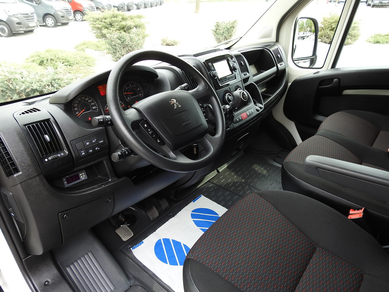 PEUGEOT BOXER REFRIGERATOR VAN 0*C CRUISE CONTROL NAVIGATION AIR CONDITIONING 135HP - Refrigerated delivery van: picture 2 PEUGEOT BOXER REFRIGERATOR VAN 0*C CRUISE CONTROL NAVIGATION AIR CONDITIONING 135HP - Refrigerated delivery van: picture 2