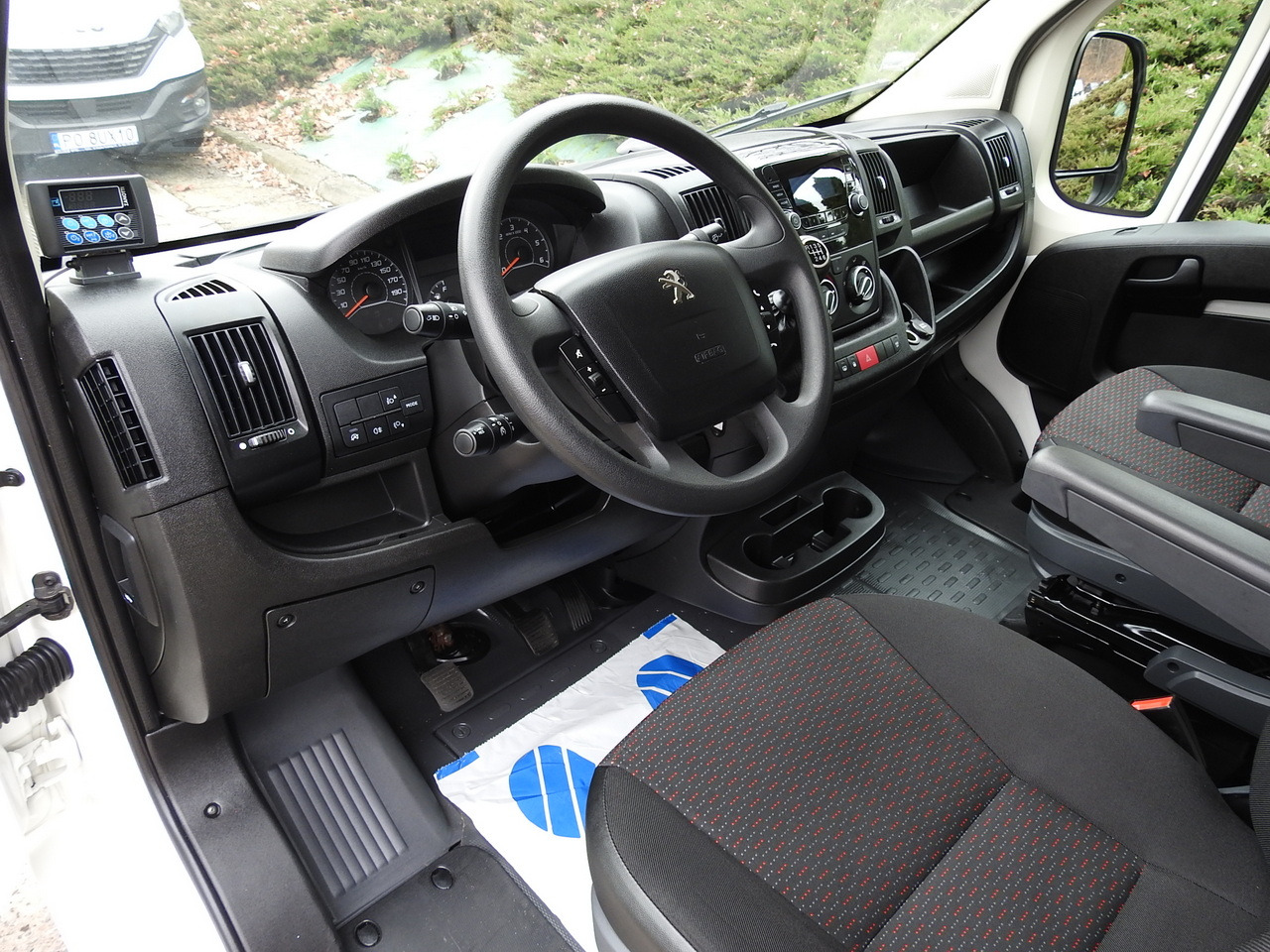 PEUGEOT BOXER REFRIGERATOR VAN -5*C TWO COMPARTMENTS CRUISE CONTROL AIR CONDITIONING 120HP - Refrigerated delivery van: picture 2 PEUGEOT BOXER REFRIGERATOR VAN -5*C TWO COMPARTMENTS CRUISE CONTROL AIR CONDITIONING 120HP - Refrigerated delivery van: picture 2