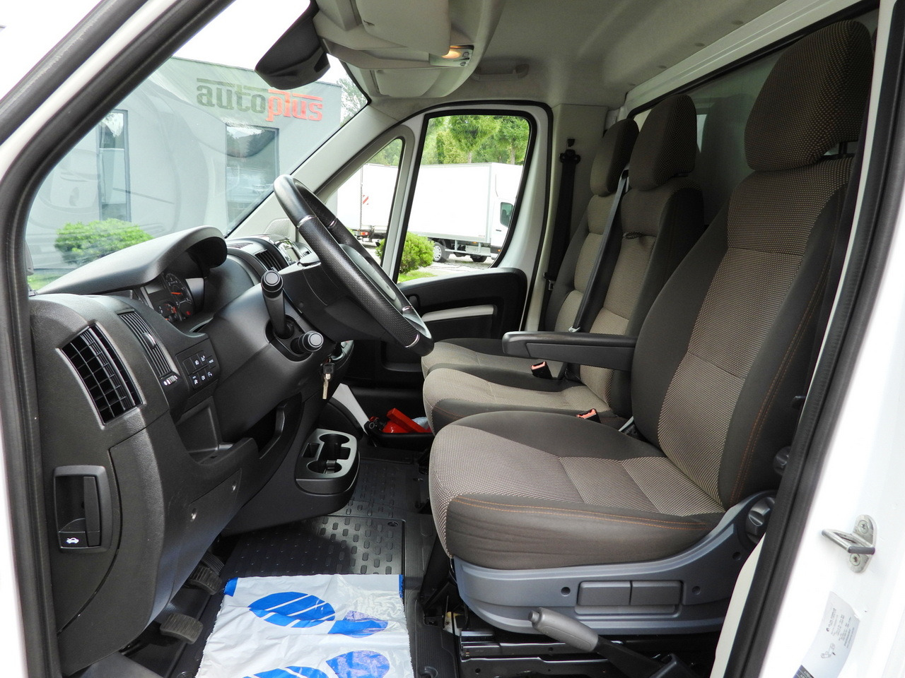 Refrigerated delivery van PEUGEOT BOXER REGRIGERATOR BOX 0*C 8 PALLETS CRUISE CONTROL LED LIGHTS AIR CONDITIONING  165HP: picture 30