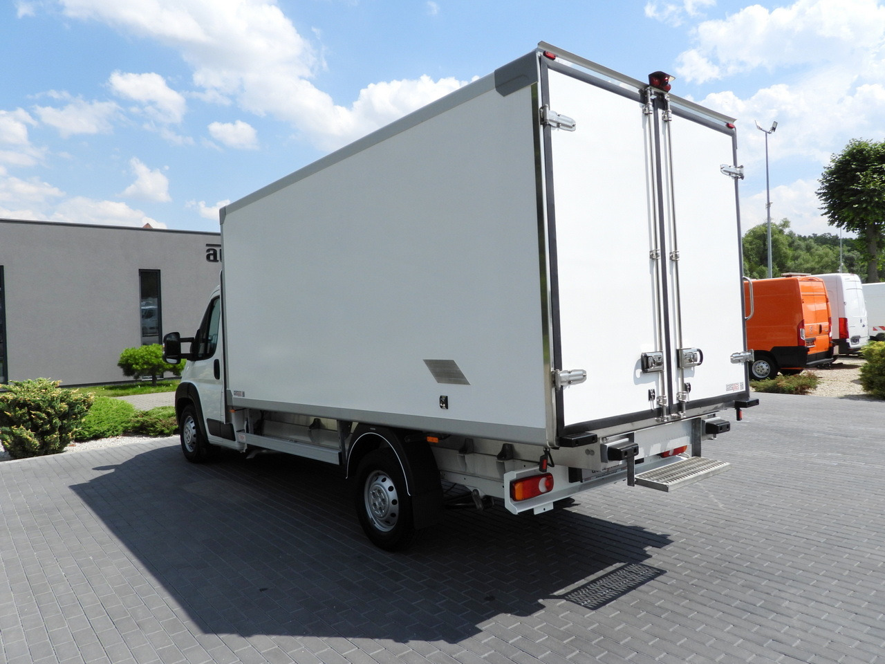 Refrigerated delivery van PEUGEOT BOXER REGRIGERATOR BOX 0*C 8 PALLETS CRUISE CONTROL LED LIGHTS AIR CONDITIONING  165HP: picture 10