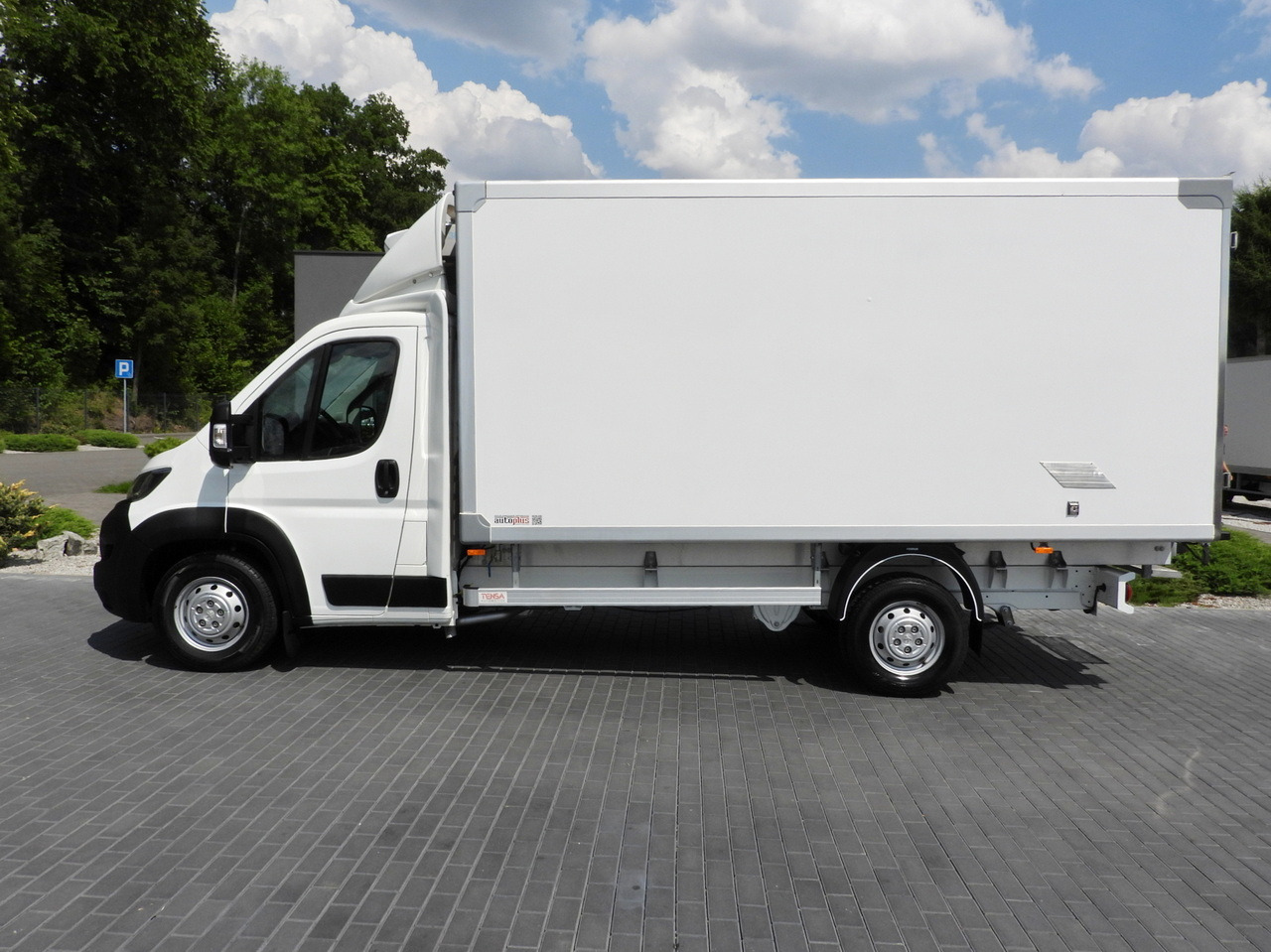Refrigerated delivery van PEUGEOT BOXER REGRIGERATOR BOX 0*C 8 PALLETS CRUISE CONTROL LED LIGHTS AIR CONDITIONING  165HP: picture 9