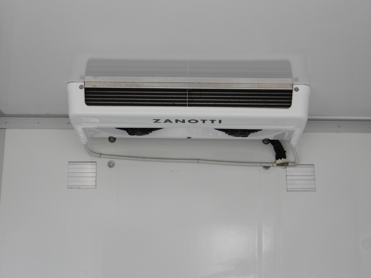 Refrigerated delivery van PEUGEOT BOXER REGRIGERATOR BOX 0*C 8 PALLETS CRUISE CONTROL LED LIGHTS AIR CONDITIONING  165HP: picture 24