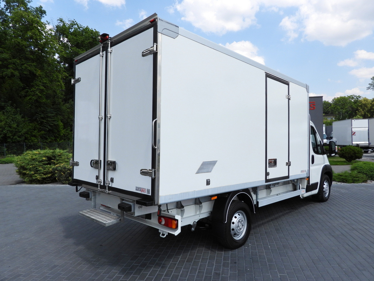 PEUGEOT BOXER REGRIGERATOR BOX 0*C 8 PALLETS CRUISE CONTROL LED LIGHTS AIR CONDITIONING 165HP - Refrigerated delivery van: picture 3 PEUGEOT BOXER REGRIGERATOR BOX 0*C 8 PALLETS CRUISE CONTROL LED LIGHTS AIR CONDITIONING 165HP - Refrigerated delivery van: picture 3