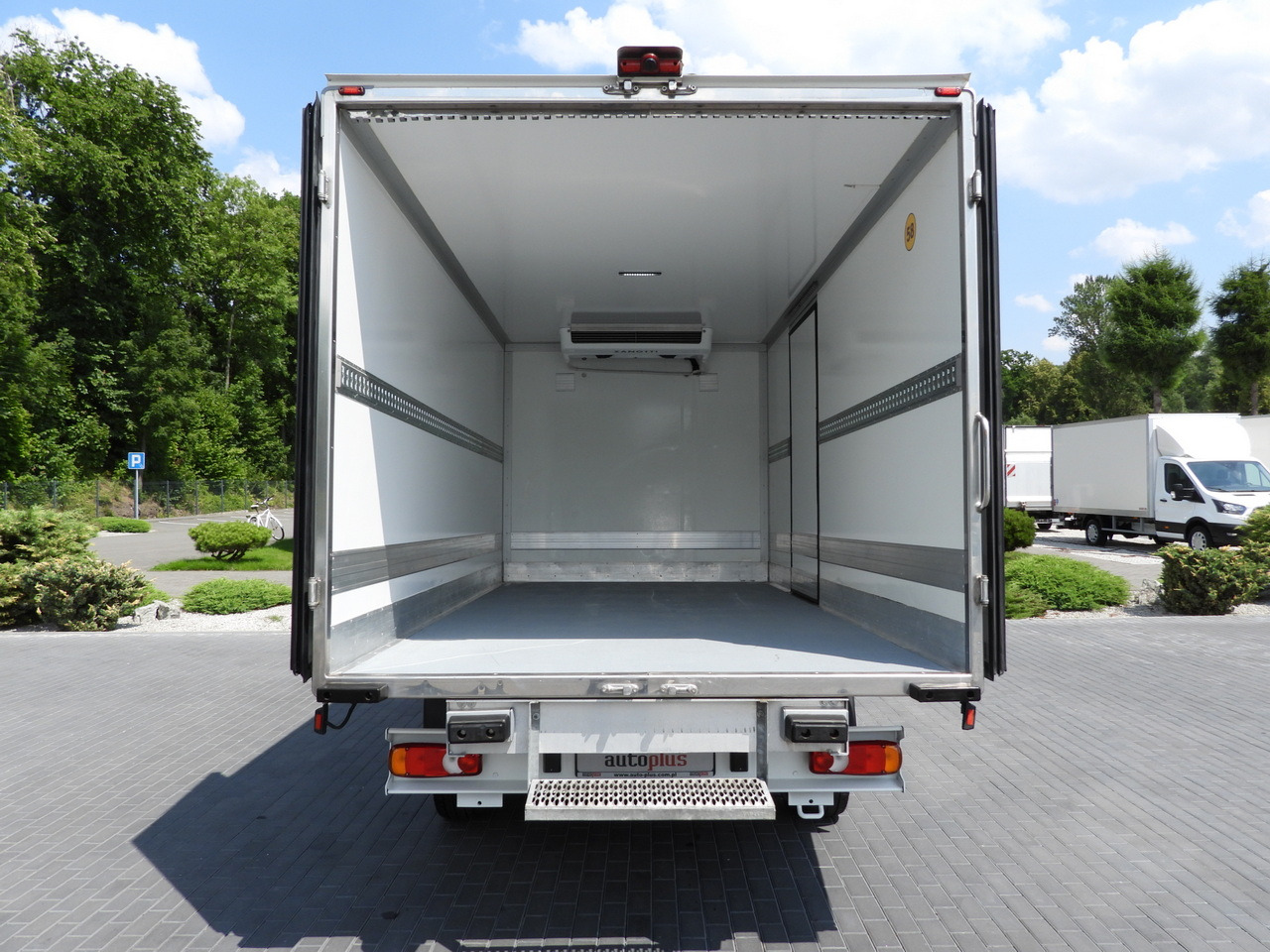 Refrigerated delivery van PEUGEOT BOXER REGRIGERATOR BOX 0*C 8 PALLETS CRUISE CONTROL LED LIGHTS AIR CONDITIONING  165HP: picture 12