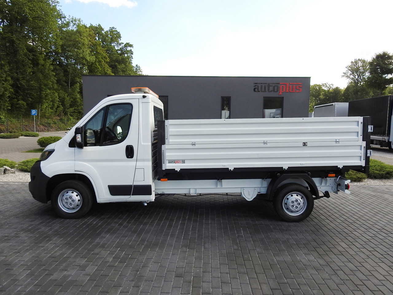 PEUGEOT BOXER THREE-WAY TIPPER  AIR CONDITIONING  130HP leasing PEUGEOT BOXER THREE-WAY TIPPER  AIR CONDITIONING  130HP: picture 10