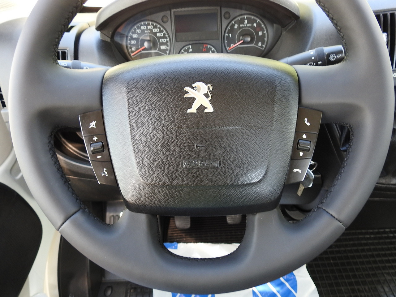 PEUGEOT BOXER THREE-WAY TIPPER  AIR CONDITIONING  130HP leasing PEUGEOT BOXER THREE-WAY TIPPER  AIR CONDITIONING  130HP: picture 33