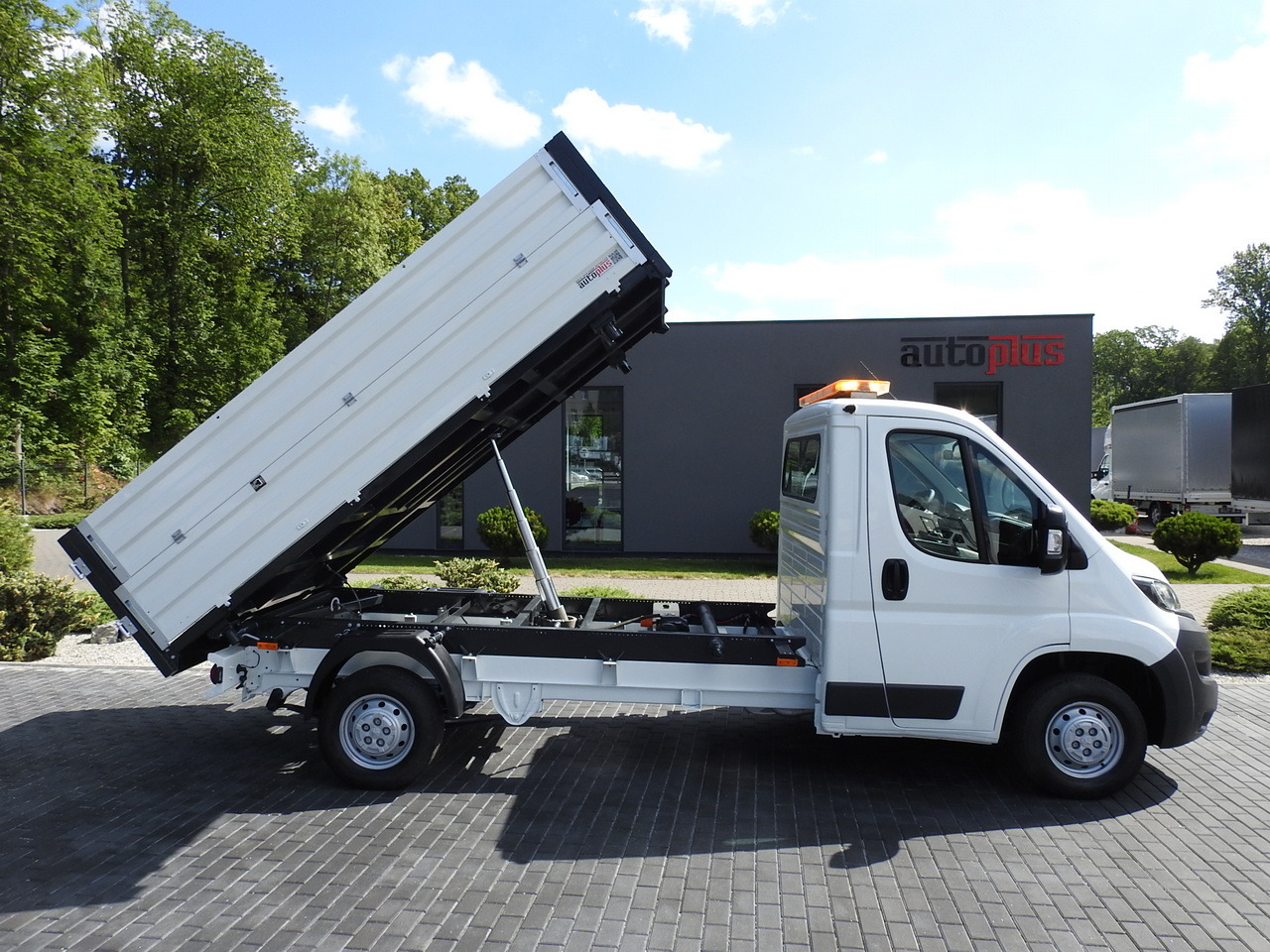 PEUGEOT BOXER THREE-WAY TIPPER  AIR CONDITIONING  130HP leasing PEUGEOT BOXER THREE-WAY TIPPER  AIR CONDITIONING  130HP: picture 7