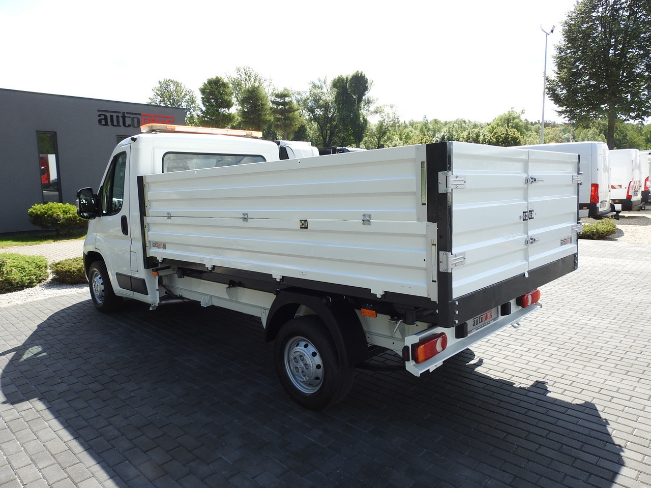 PEUGEOT BOXER THREE-WAY TIPPER  AIR CONDITIONING  130HP leasing PEUGEOT BOXER THREE-WAY TIPPER  AIR CONDITIONING  130HP: picture 11