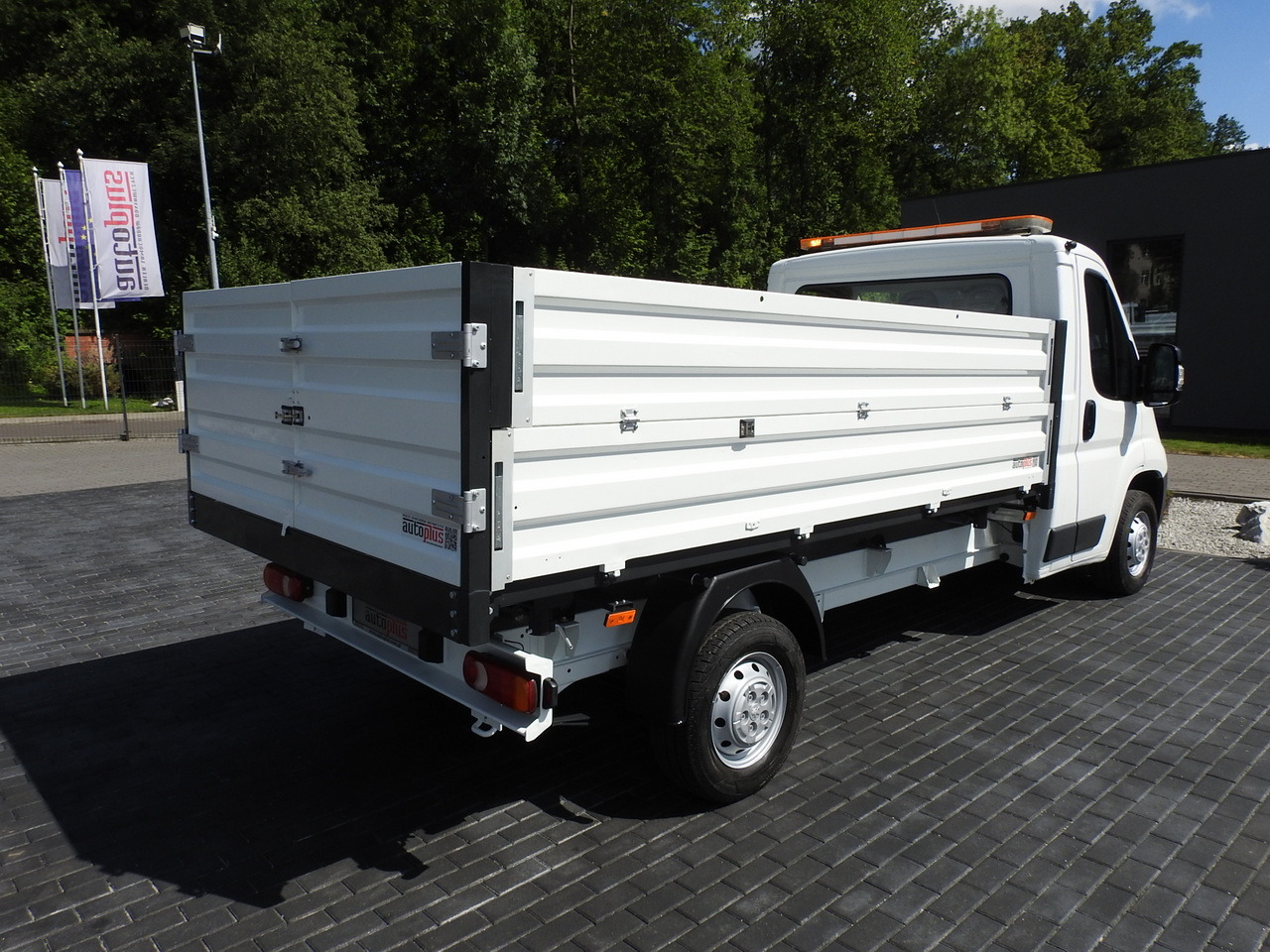 PEUGEOT BOXER THREE-WAY TIPPER  AIR CONDITIONING  130HP leasing PEUGEOT BOXER THREE-WAY TIPPER  AIR CONDITIONING  130HP: picture 16