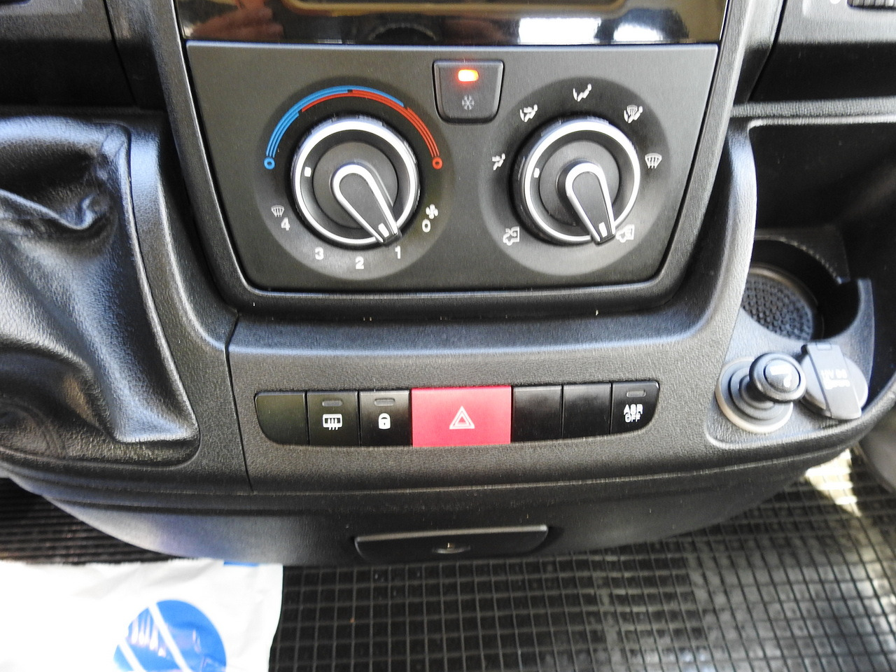 PEUGEOT BOXER THREE-WAY TIPPER  AIR CONDITIONING  130HP leasing PEUGEOT BOXER THREE-WAY TIPPER  AIR CONDITIONING  130HP: picture 37