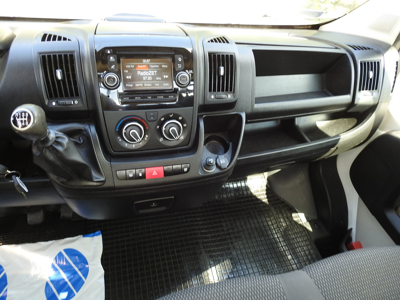 PEUGEOT BOXER THREE-WAY TIPPER  AIR CONDITIONING  130HP leasing PEUGEOT BOXER THREE-WAY TIPPER  AIR CONDITIONING  130HP: picture 35