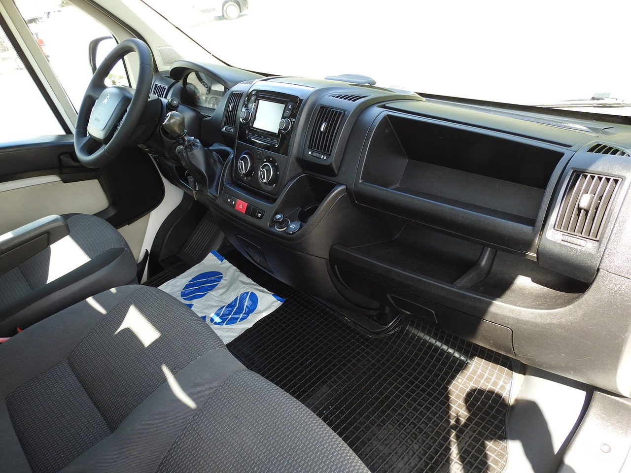 PEUGEOT BOXER THREE-WAY TIPPER  AIR CONDITIONING  130HP leasing PEUGEOT BOXER THREE-WAY TIPPER  AIR CONDITIONING  130HP: picture 40