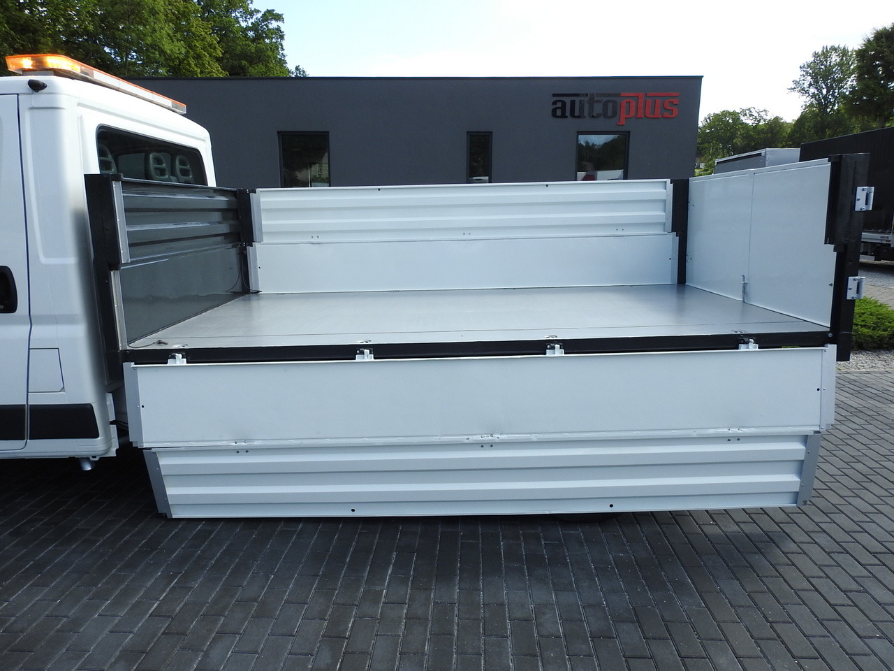 PEUGEOT BOXER THREE-WAY TIPPER  AIR CONDITIONING  130HP leasing PEUGEOT BOXER THREE-WAY TIPPER  AIR CONDITIONING  130HP: picture 25