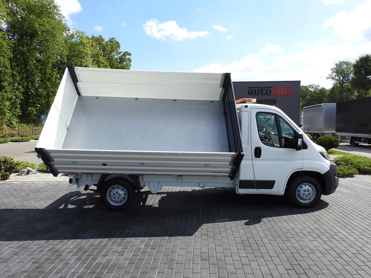 PEUGEOT BOXER THREE-WAY TIPPER  AIR CONDITIONING  130HP leasing PEUGEOT BOXER THREE-WAY TIPPER  AIR CONDITIONING  130HP: picture 8