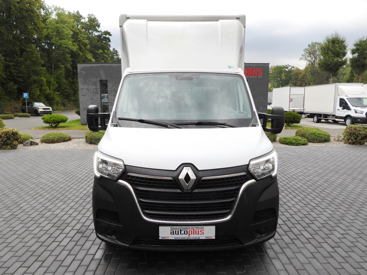 RENAULT MASTER BOX LIFT 8 PALLETS CRUISE CONTROL LED LIGHTS AIR CONDITIONING 145HP - Closed box van: picture 5 RENAULT MASTER BOX LIFT 8 PALLETS CRUISE CONTROL LED LIGHTS AIR CONDITIONING 145HP - Closed box van: picture 5