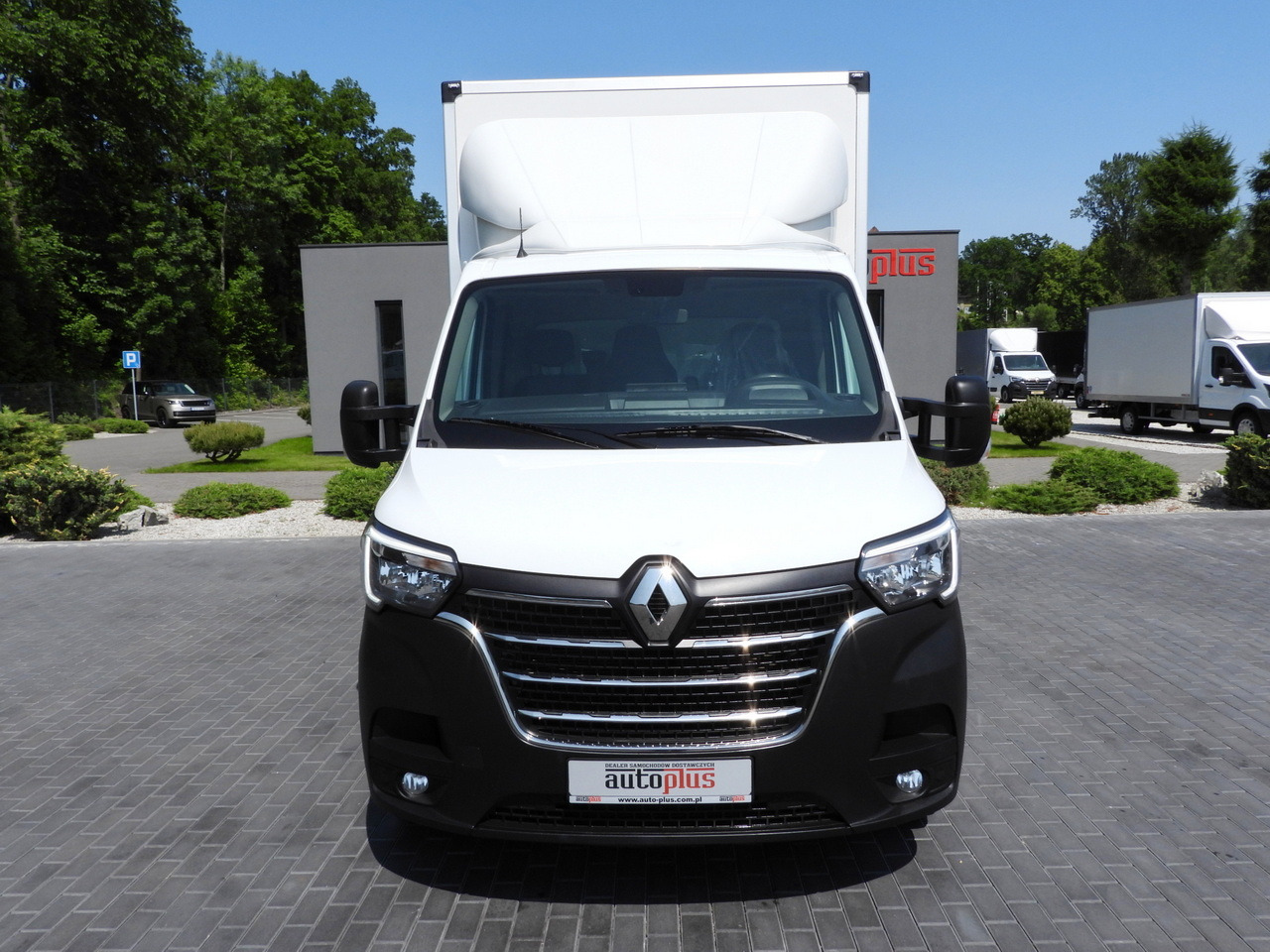 RENAULT MASTER BOX LIFT 8 PALLETS CRUISE CONTROL LED LIGHTS AIR CONDITIONING 165HP - Closed box van: picture 5 RENAULT MASTER BOX LIFT 8 PALLETS CRUISE CONTROL LED LIGHTS AIR CONDITIONING 165HP - Closed box van: picture 5