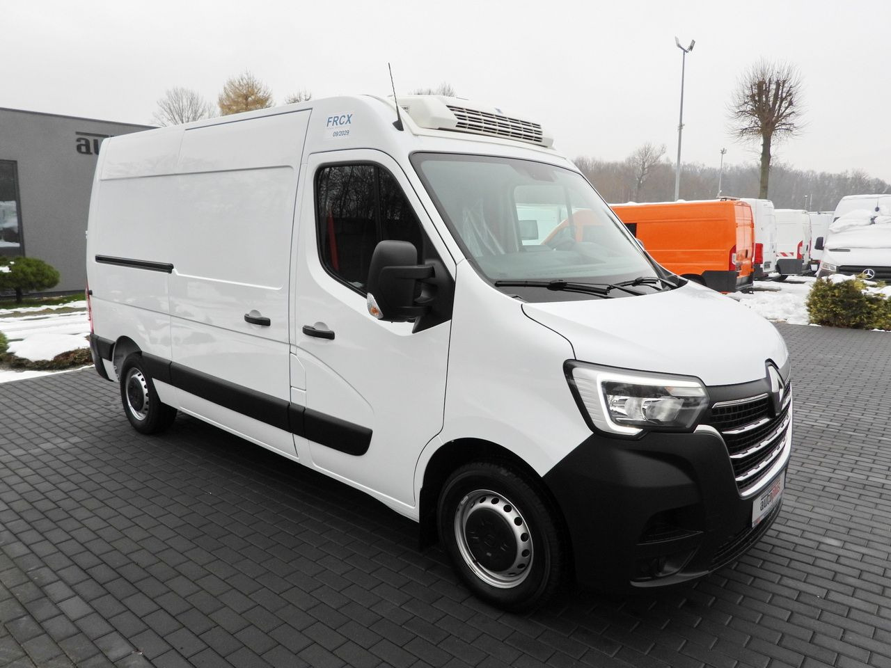 RENAULT MASTER REFRIGERATOR VAN -10*C POWER SUPPLY 230V CRUISE CONTROL NAVIGATION LED LIGHTS AIR CONDITIONING 150HP - Refrigerated delivery van: picture 4 RENAULT MASTER REFRIGERATOR VAN -10*C POWER SUPPLY 230V CRUISE CONTROL NAVIGATION LED LIGHTS AIR CONDITIONING 150HP - Refrigerated delivery van: picture 4