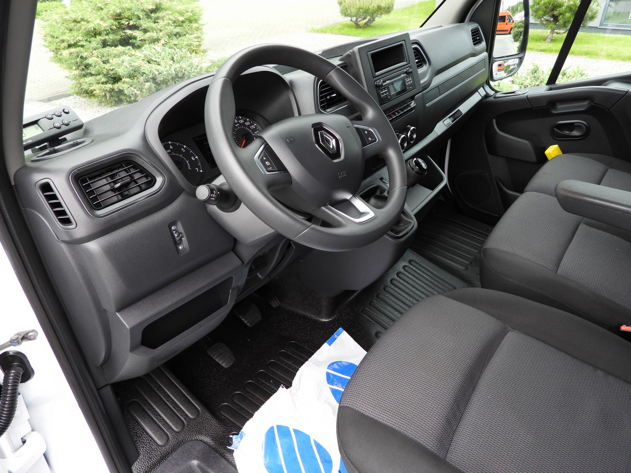 RENAULT MASTER REFRIGERATOR VAN -5*C CRUISE CONTROL NAVIGATION LED LIGHTS AIR CONDITIONING 135HP - Refrigerated delivery van: picture 2 RENAULT MASTER REFRIGERATOR VAN -5*C CRUISE CONTROL NAVIGATION LED LIGHTS AIR CONDITIONING 135HP - Refrigerated delivery van: picture 2