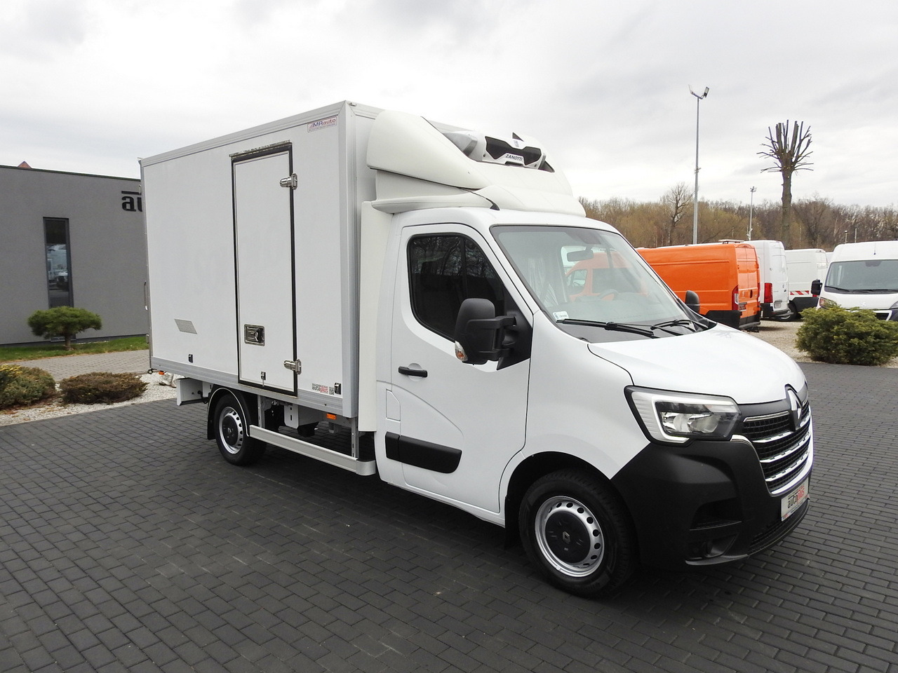 RENAULT MASTER REGRIGERATOR BOX 0*C LED LIGHTS AIR CONDITIONING 145HP - Refrigerated delivery van: picture 4 RENAULT MASTER REGRIGERATOR BOX 0*C LED LIGHTS AIR CONDITIONING 145HP - Refrigerated delivery van: picture 4