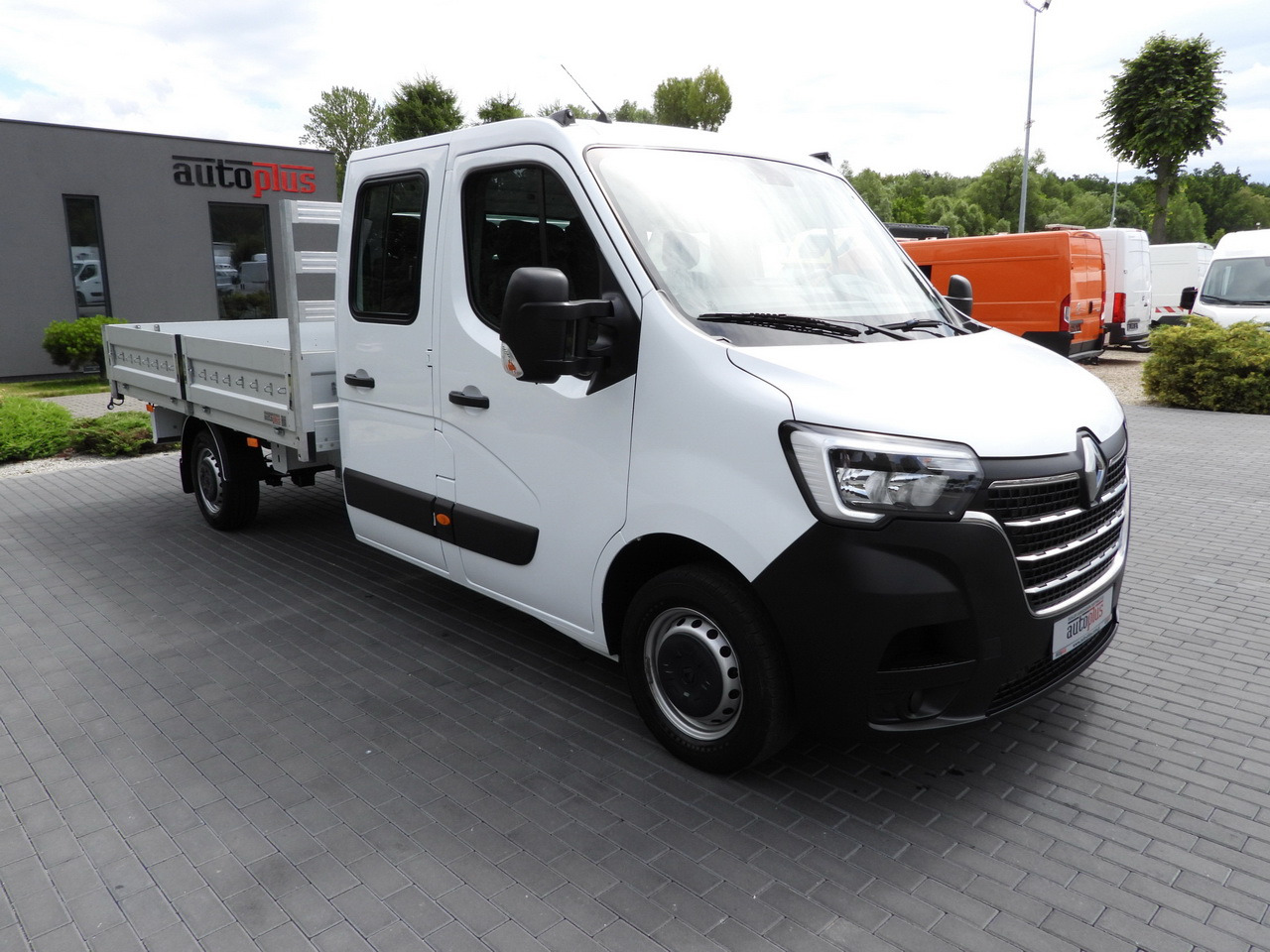 RENAULT MASTER STAKE BODY DOUBLE CABIN DOKA 7 SEATS LED LIGHTS AIR CONDITIONING 145HP - Open body delivery van: picture 4 RENAULT MASTER STAKE BODY DOUBLE CABIN DOKA 7 SEATS LED LIGHTS AIR CONDITIONING 145HP - Open body delivery van: picture 4