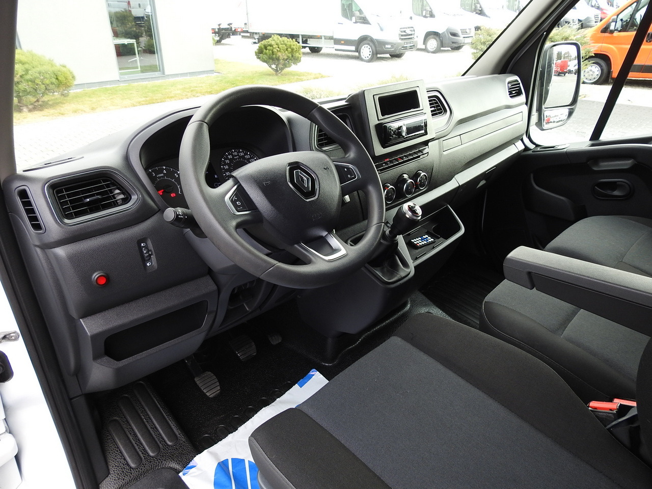 RENAULT MASTER TARPAULIN 10 PALLETS CRUISE CONTROL AIR CONDITIONING LED LIGHTS PNEUMATICS 165HP - Curtain side van: picture 2 RENAULT MASTER TARPAULIN 10 PALLETS CRUISE CONTROL AIR CONDITIONING LED LIGHTS PNEUMATICS 165HP - Curtain side van: picture 2