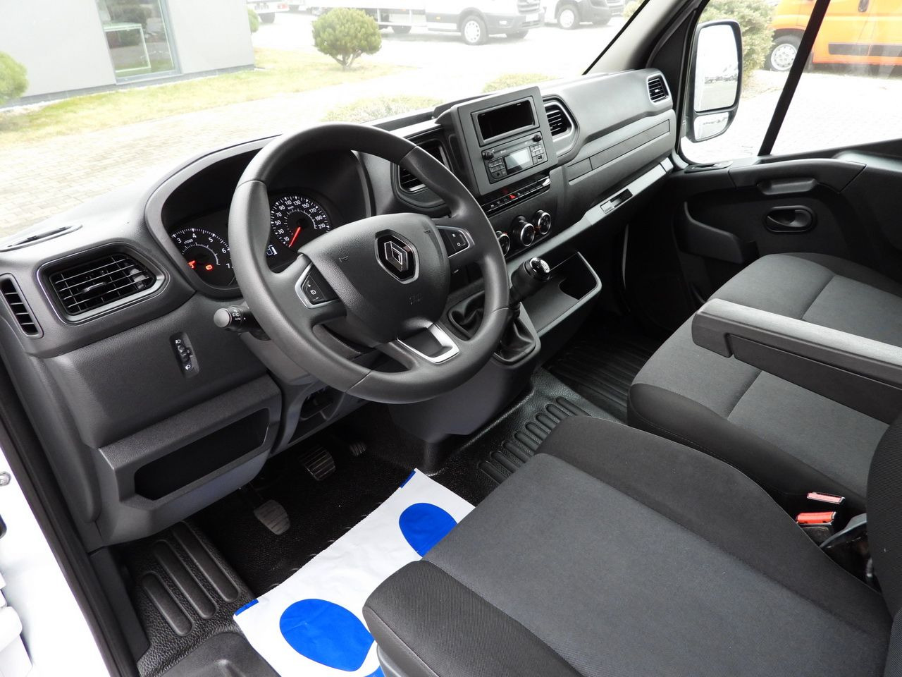 RENAULT MASTER TARPAULIN 10 PALLETS WEBASTO CRUISE CONTROL PNEUMATICS AIR CONDITIONING 165HP - Curtain side van: picture 2 RENAULT MASTER TARPAULIN 10 PALLETS WEBASTO CRUISE CONTROL PNEUMATICS AIR CONDITIONING 165HP - Curtain side van: picture 2