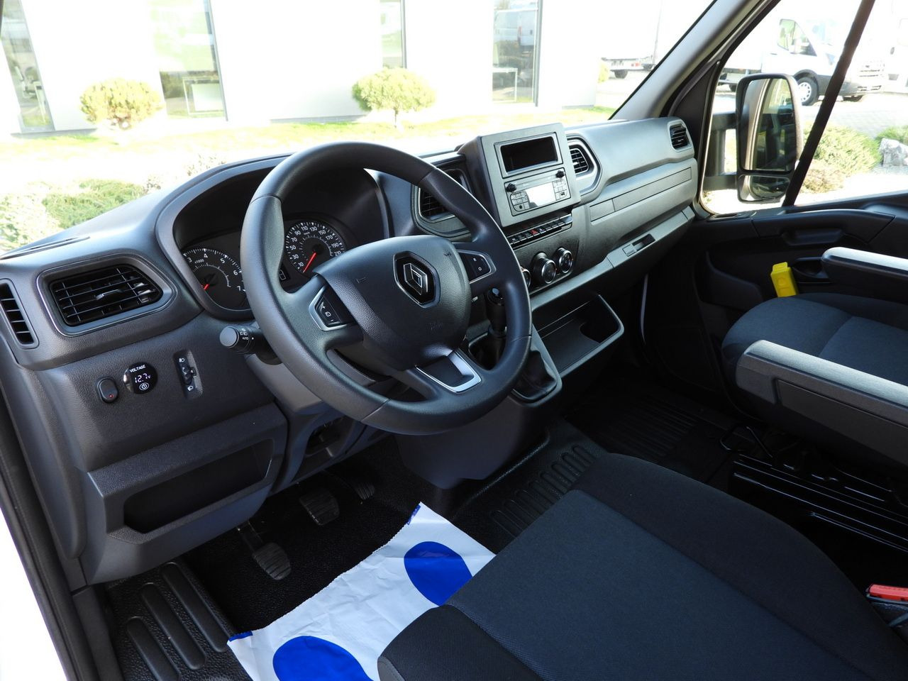 RENAULT MASTER TARPAULIN 8 PALLETS WEBASTO CRUISE CONTROL LED LIGHTS PNEUMATICS AIR CONDITIONING 165HP - Curtain side van: picture 2 RENAULT MASTER TARPAULIN 8 PALLETS WEBASTO CRUISE CONTROL LED LIGHTS PNEUMATICS AIR CONDITIONING 165HP - Curtain side van: picture 2