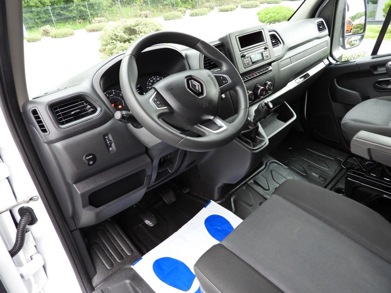 RENAULT MASTER TARPAULIN LIFT 10 PALLETS WEBASTO CRUISE CONTROL LED LIGHTS AIR CONDITIONING 165HP - Curtain side van: picture 2 RENAULT MASTER TARPAULIN LIFT 10 PALLETS WEBASTO CRUISE CONTROL LED LIGHTS AIR CONDITIONING 165HP - Curtain side van: picture 2