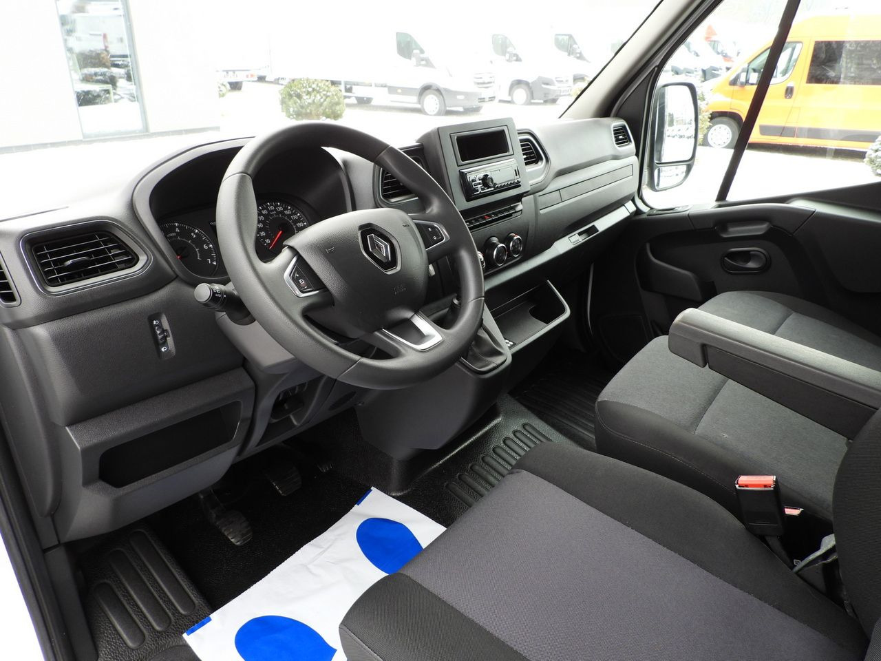 RENAULT MASTER TARPAULIN LIFT 9 PALLETS WEBASTO CRUISE CONTROL LED LIGHTS PNEUMATICS AIR CONDITIONING 165HP - Curtain side van: picture 2 RENAULT MASTER TARPAULIN LIFT 9 PALLETS WEBASTO CRUISE CONTROL LED LIGHTS PNEUMATICS AIR CONDITIONING 165HP - Curtain side van: picture 2