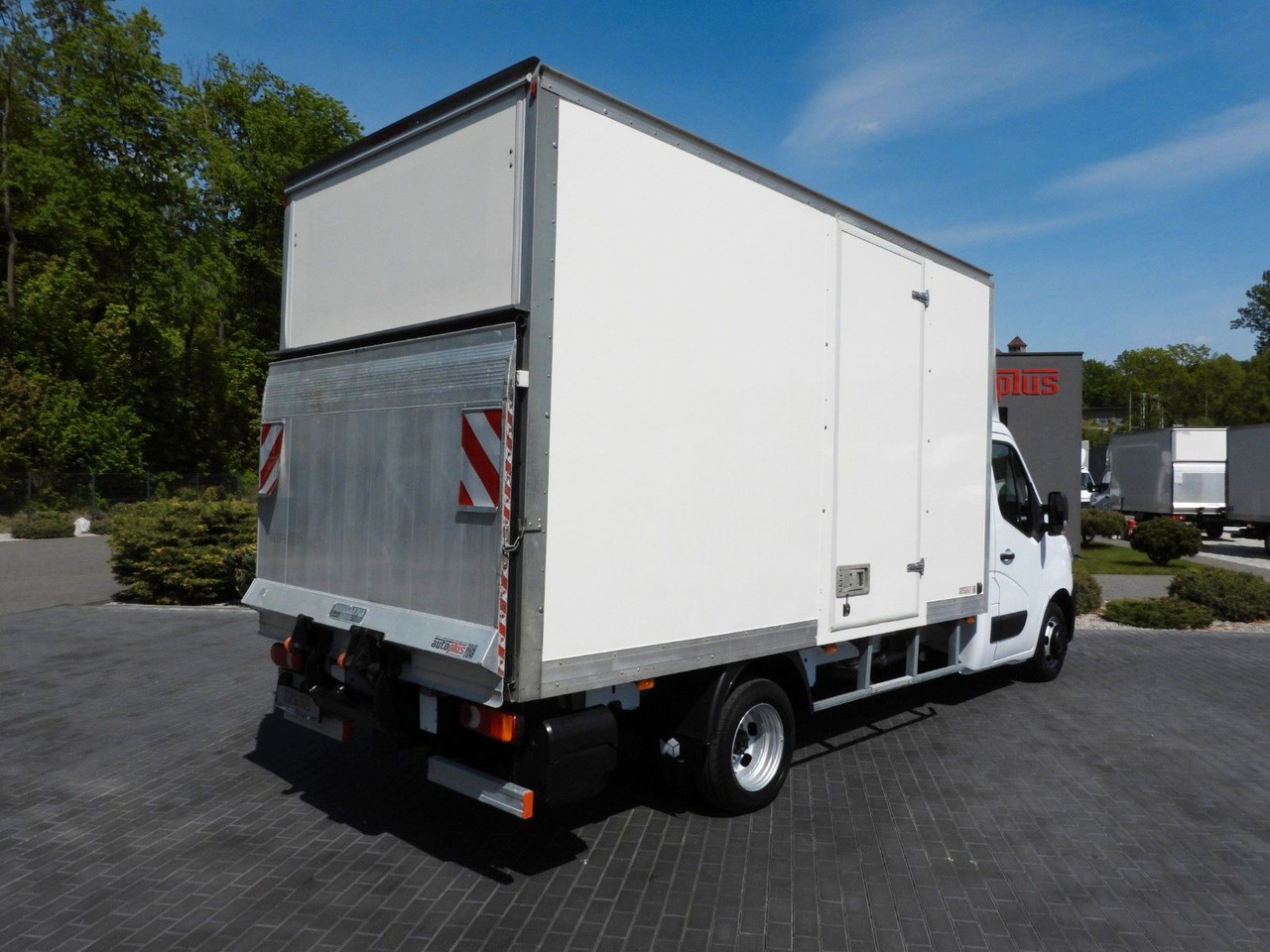 Renault MASTER KOFFER AUFZUG 8 PALETTEN TEMPOMAT NAVI - Closed box van: picture 3 Renault MASTER KOFFER AUFZUG 8 PALETTEN TEMPOMAT NAVI - Closed box van: picture 3