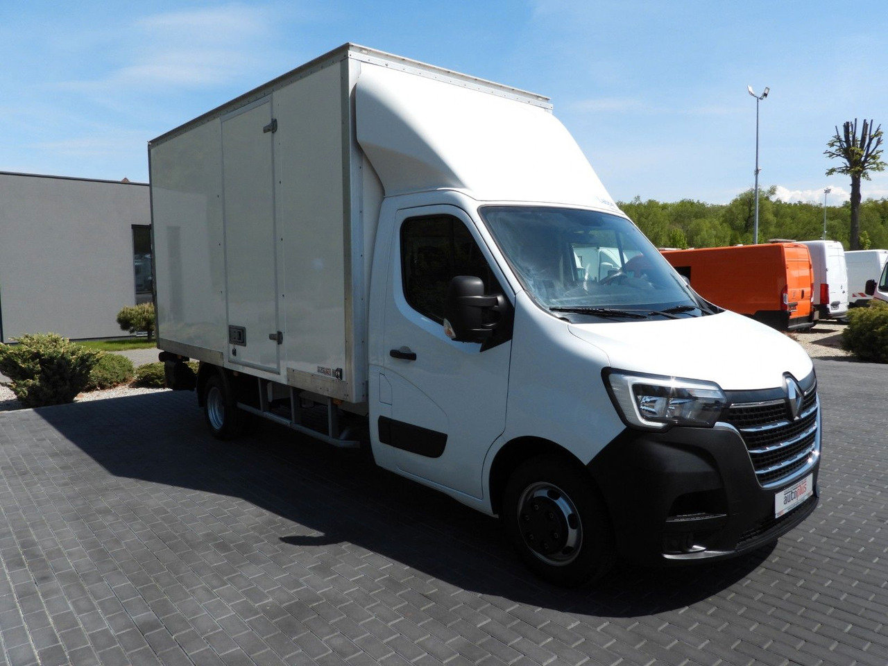 Renault MASTER KOFFER AUFZUG 8 PALETTEN TEMPOMAT NAVI - Closed box van: picture 4 Renault MASTER KOFFER AUFZUG 8 PALETTEN TEMPOMAT NAVI - Closed box van: picture 4