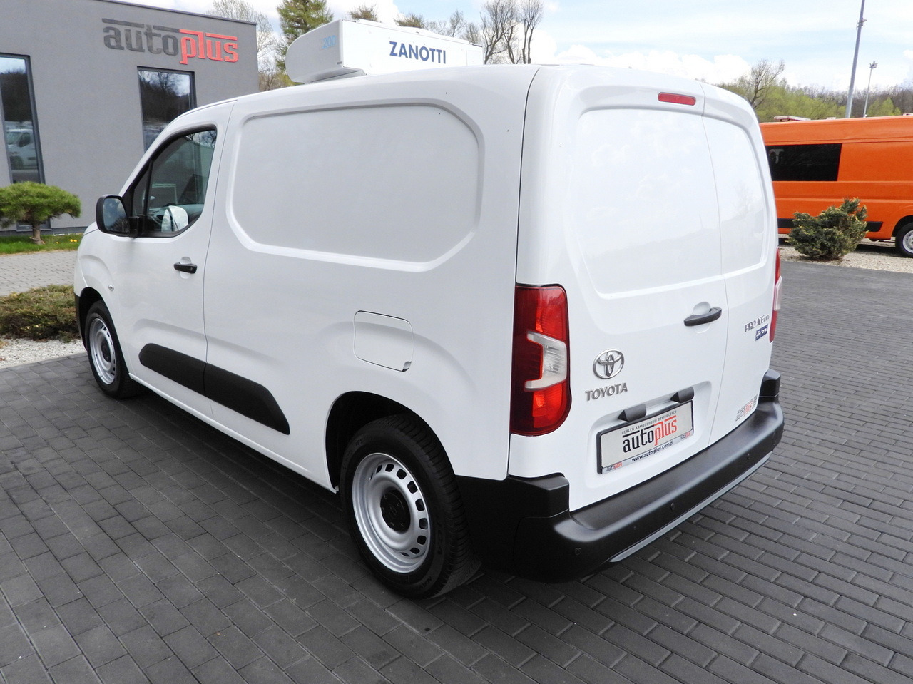 Refrigerated delivery van TOYOTA PROACE CITY REFRIGERATOR VAN -15*C POWER SUPPLY 230V CRUISE CONTROL AIR CONDITIONING 100HP: picture 10 Refrigerated delivery van TOYOTA PROACE CITY REFRIGERATOR VAN -15*C POWER SUPPLY 230V CRUISE CONTROL AIR CONDITIONING 100HP: picture 10