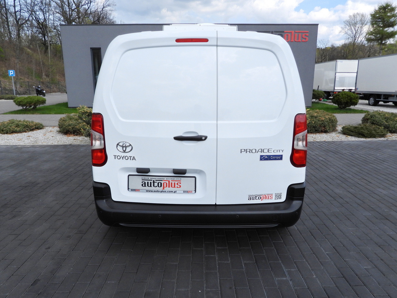 Refrigerated delivery van TOYOTA PROACE CITY REFRIGERATOR VAN -15*C POWER SUPPLY 230V CRUISE CONTROL AIR CONDITIONING 100HP: picture 11 Refrigerated delivery van TOYOTA PROACE CITY REFRIGERATOR VAN -15*C POWER SUPPLY 230V CRUISE CONTROL AIR CONDITIONING 100HP: picture 11