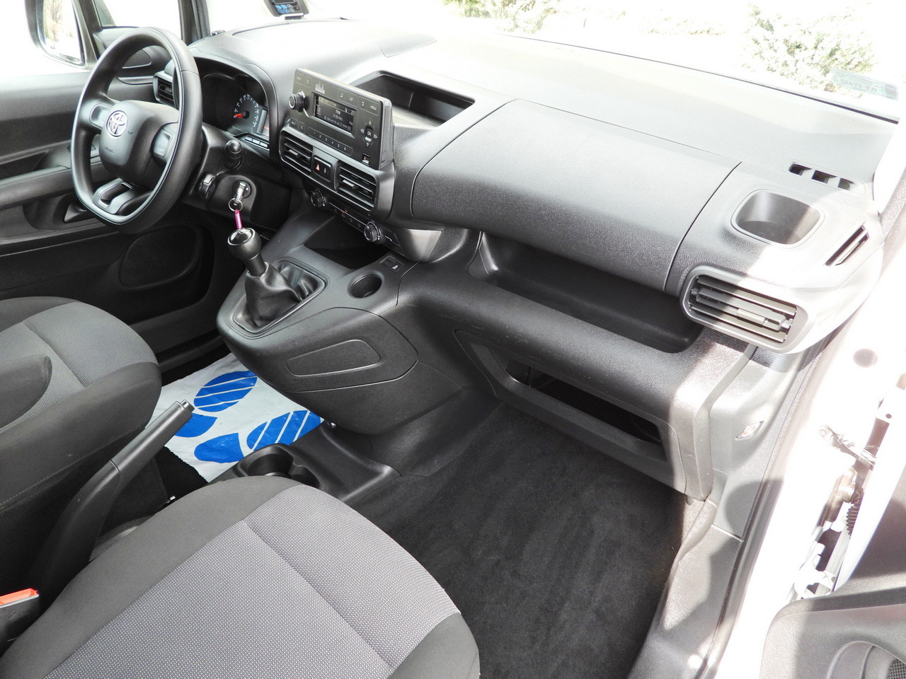 Refrigerated delivery van TOYOTA PROACE CITY REFRIGERATOR VAN -15*C POWER SUPPLY 230V CRUISE CONTROL AIR CONDITIONING 100HP: picture 41 Refrigerated delivery van TOYOTA PROACE CITY REFRIGERATOR VAN -15*C POWER SUPPLY 230V CRUISE CONTROL AIR CONDITIONING 100HP: picture 41