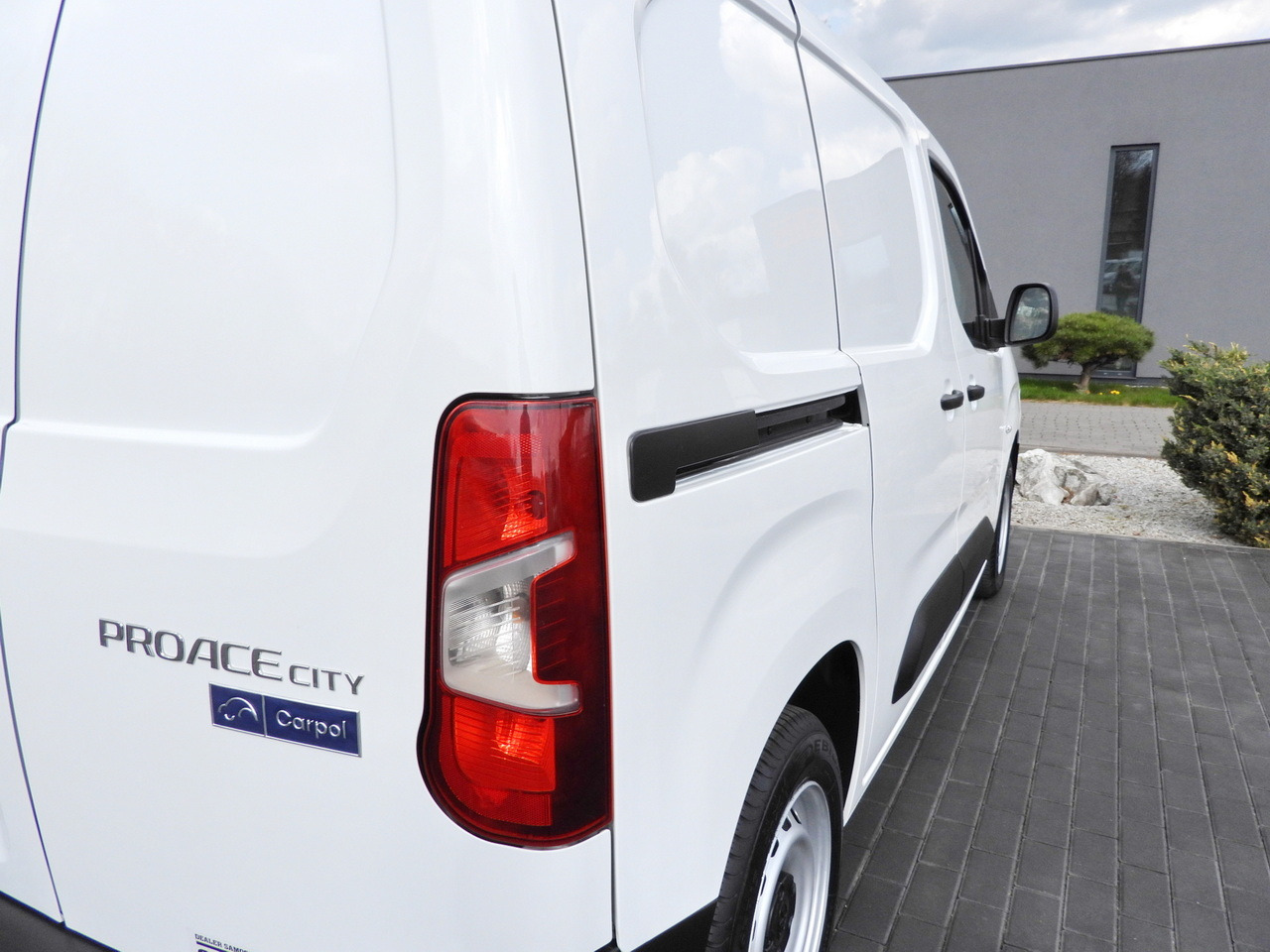 Refrigerated delivery van TOYOTA PROACE CITY REFRIGERATOR VAN -15*C POWER SUPPLY 230V CRUISE CONTROL AIR CONDITIONING 100HP: picture 19 Refrigerated delivery van TOYOTA PROACE CITY REFRIGERATOR VAN -15*C POWER SUPPLY 230V CRUISE CONTROL AIR CONDITIONING 100HP: picture 19