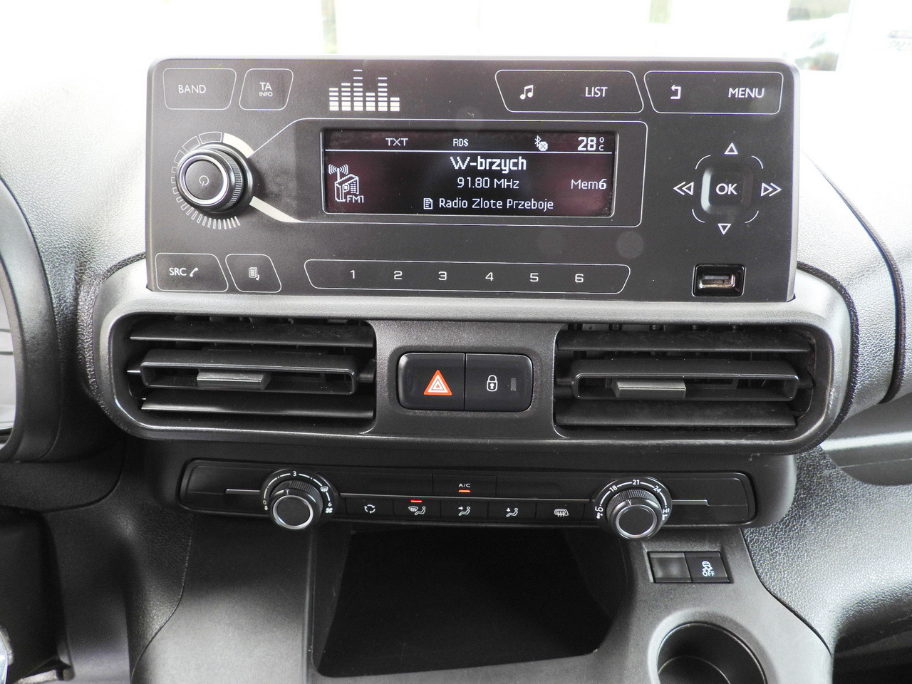 Refrigerated delivery van TOYOTA PROACE CITY REFRIGERATOR VAN -15*C POWER SUPPLY 230V CRUISE CONTROL AIR CONDITIONING 100HP: picture 36 Refrigerated delivery van TOYOTA PROACE CITY REFRIGERATOR VAN -15*C POWER SUPPLY 230V CRUISE CONTROL AIR CONDITIONING 100HP: picture 36