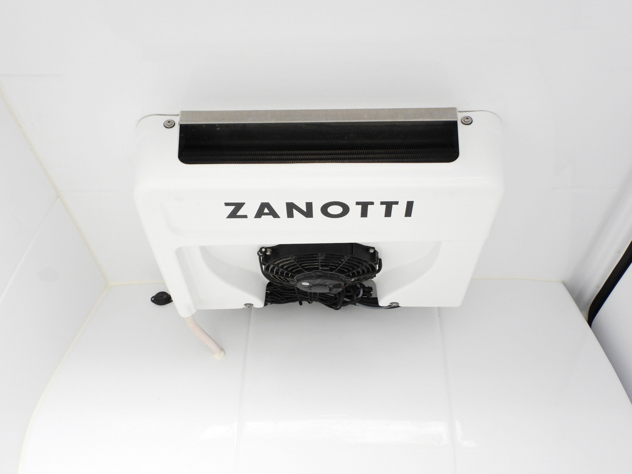 Refrigerated delivery van TOYOTA PROACE CITY REFRIGERATOR VAN -15*C POWER SUPPLY 230V CRUISE CONTROL AIR CONDITIONING 100HP: picture 23 Refrigerated delivery van TOYOTA PROACE CITY REFRIGERATOR VAN -15*C POWER SUPPLY 230V CRUISE CONTROL AIR CONDITIONING 100HP: picture 23