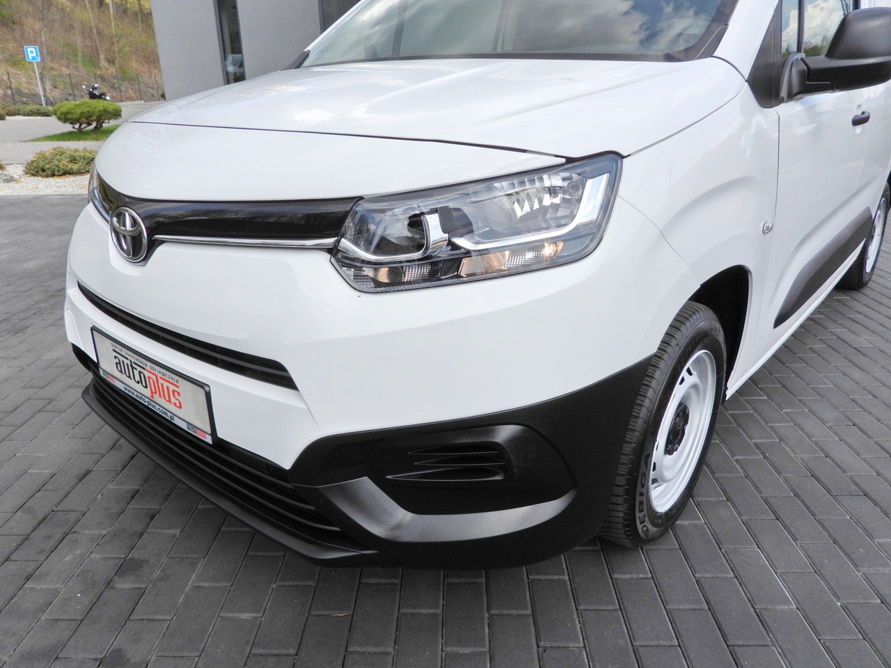 Refrigerated delivery van TOYOTA PROACE CITY REFRIGERATOR VAN -15*C POWER SUPPLY 230V CRUISE CONTROL AIR CONDITIONING 100HP: picture 21 Refrigerated delivery van TOYOTA PROACE CITY REFRIGERATOR VAN -15*C POWER SUPPLY 230V CRUISE CONTROL AIR CONDITIONING 100HP: picture 21