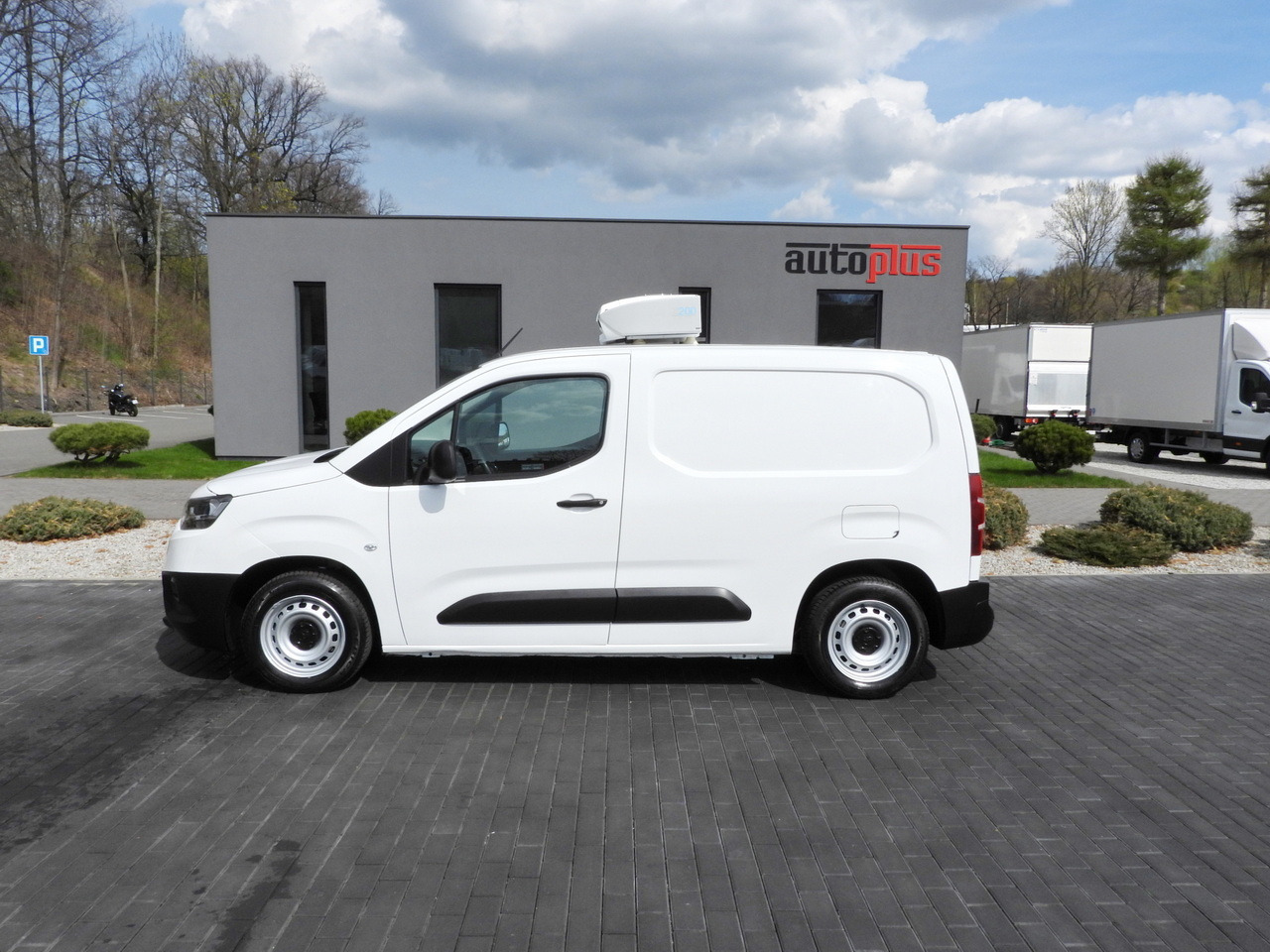 Refrigerated delivery van TOYOTA PROACE CITY REFRIGERATOR VAN -15*C POWER SUPPLY 230V CRUISE CONTROL AIR CONDITIONING 100HP: picture 9 Refrigerated delivery van TOYOTA PROACE CITY REFRIGERATOR VAN -15*C POWER SUPPLY 230V CRUISE CONTROL AIR CONDITIONING 100HP: picture 9