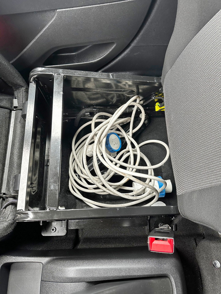 Refrigerated delivery van TOYOTA PROACE CITY REFRIGERATOR VAN -15*C POWER SUPPLY 230V CRUISE CONTROL AIR CONDITIONING 100HP: picture 44 Refrigerated delivery van TOYOTA PROACE CITY REFRIGERATOR VAN -15*C POWER SUPPLY 230V CRUISE CONTROL AIR CONDITIONING 100HP: picture 44