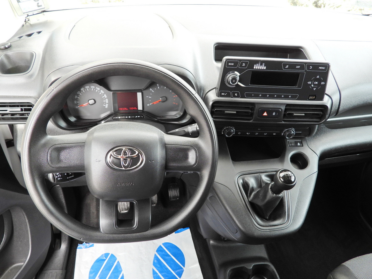 Refrigerated delivery van TOYOTA PROACE CITY REFRIGERATOR VAN -15*C POWER SUPPLY 230V CRUISE CONTROL AIR CONDITIONING 100HP: picture 31 Refrigerated delivery van TOYOTA PROACE CITY REFRIGERATOR VAN -15*C POWER SUPPLY 230V CRUISE CONTROL AIR CONDITIONING 100HP: picture 31