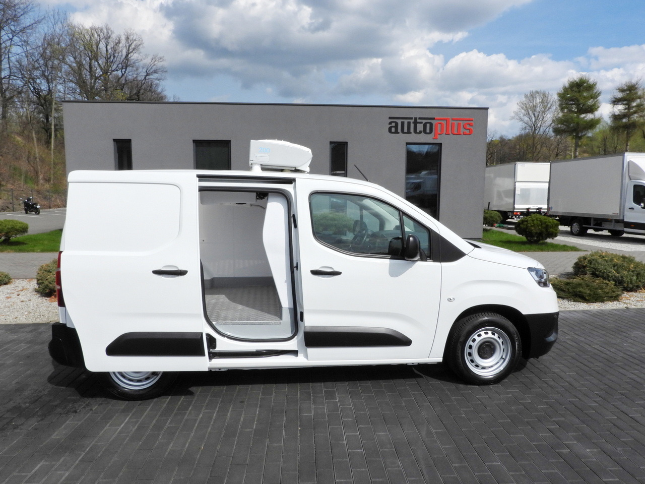 Refrigerated delivery van TOYOTA PROACE CITY REFRIGERATOR VAN -15*C POWER SUPPLY 230V CRUISE CONTROL AIR CONDITIONING 100HP: picture 8 Refrigerated delivery van TOYOTA PROACE CITY REFRIGERATOR VAN -15*C POWER SUPPLY 230V CRUISE CONTROL AIR CONDITIONING 100HP: picture 8