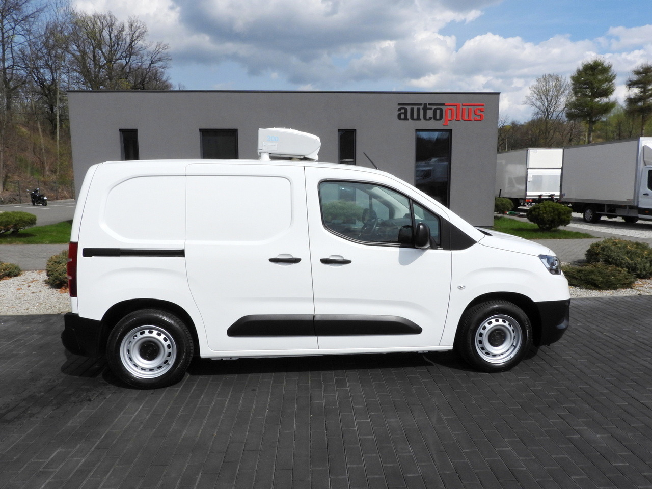 Refrigerated delivery van TOYOTA PROACE CITY REFRIGERATOR VAN -15*C POWER SUPPLY 230V CRUISE CONTROL AIR CONDITIONING 100HP: picture 7 Refrigerated delivery van TOYOTA PROACE CITY REFRIGERATOR VAN -15*C POWER SUPPLY 230V CRUISE CONTROL AIR CONDITIONING 100HP: picture 7