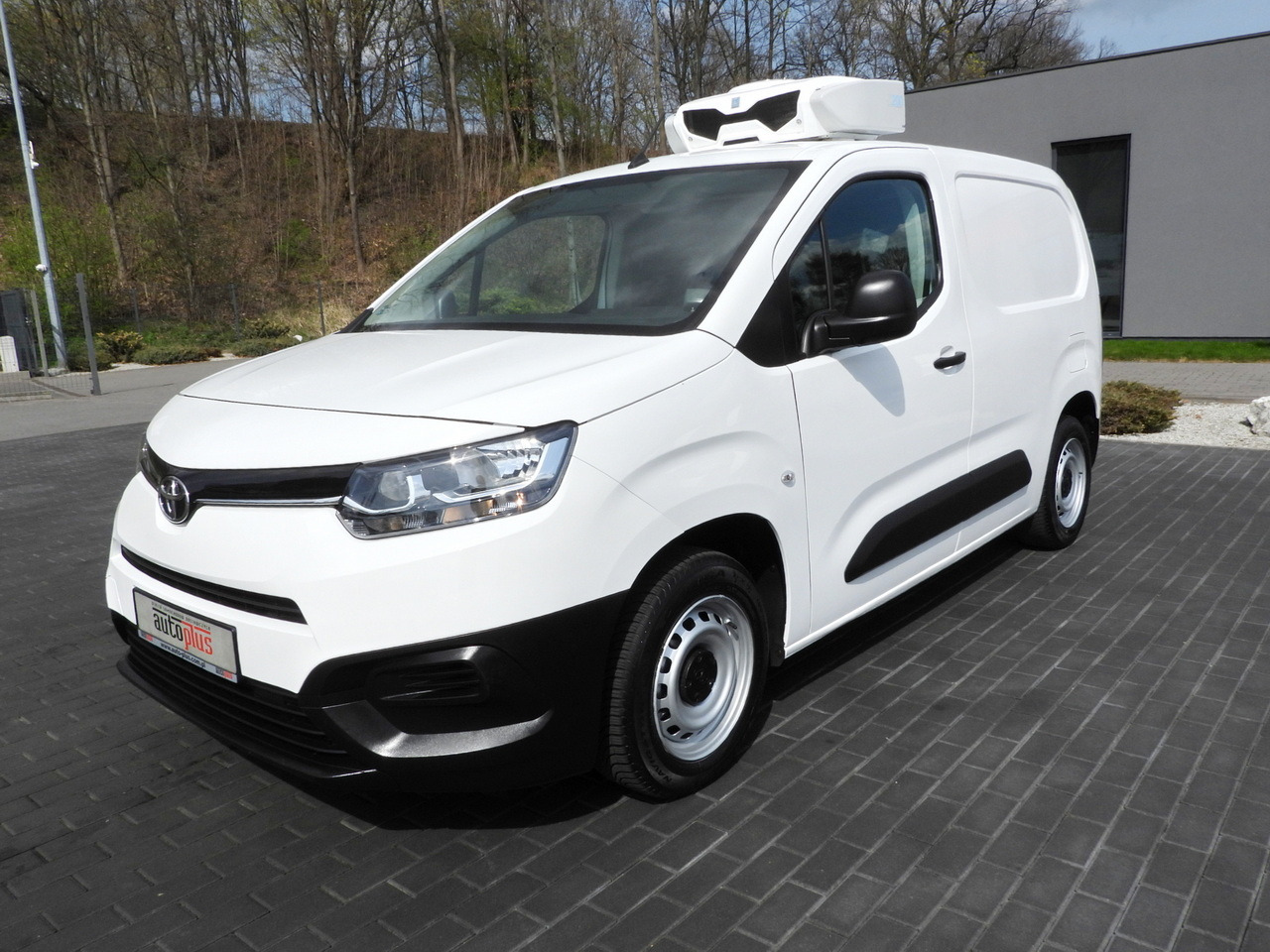 Refrigerated delivery van TOYOTA PROACE CITY REFRIGERATOR VAN -15*C POWER SUPPLY 230V CRUISE CONTROL AIR CONDITIONING 100HP: picture 6 Refrigerated delivery van TOYOTA PROACE CITY REFRIGERATOR VAN -15*C POWER SUPPLY 230V CRUISE CONTROL AIR CONDITIONING 100HP: picture 6