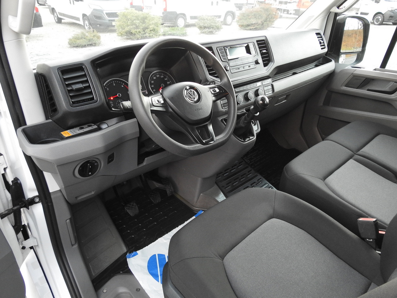 VOLKSWAGEN CRAFTER 4X4 4MOTION BOX DELIVERY VAN 7 SEATS AIR CONDITIONING 140HP - Panel van: picture 2 VOLKSWAGEN CRAFTER 4X4 4MOTION BOX DELIVERY VAN 7 SEATS AIR CONDITIONING 140HP - Panel van: picture 2