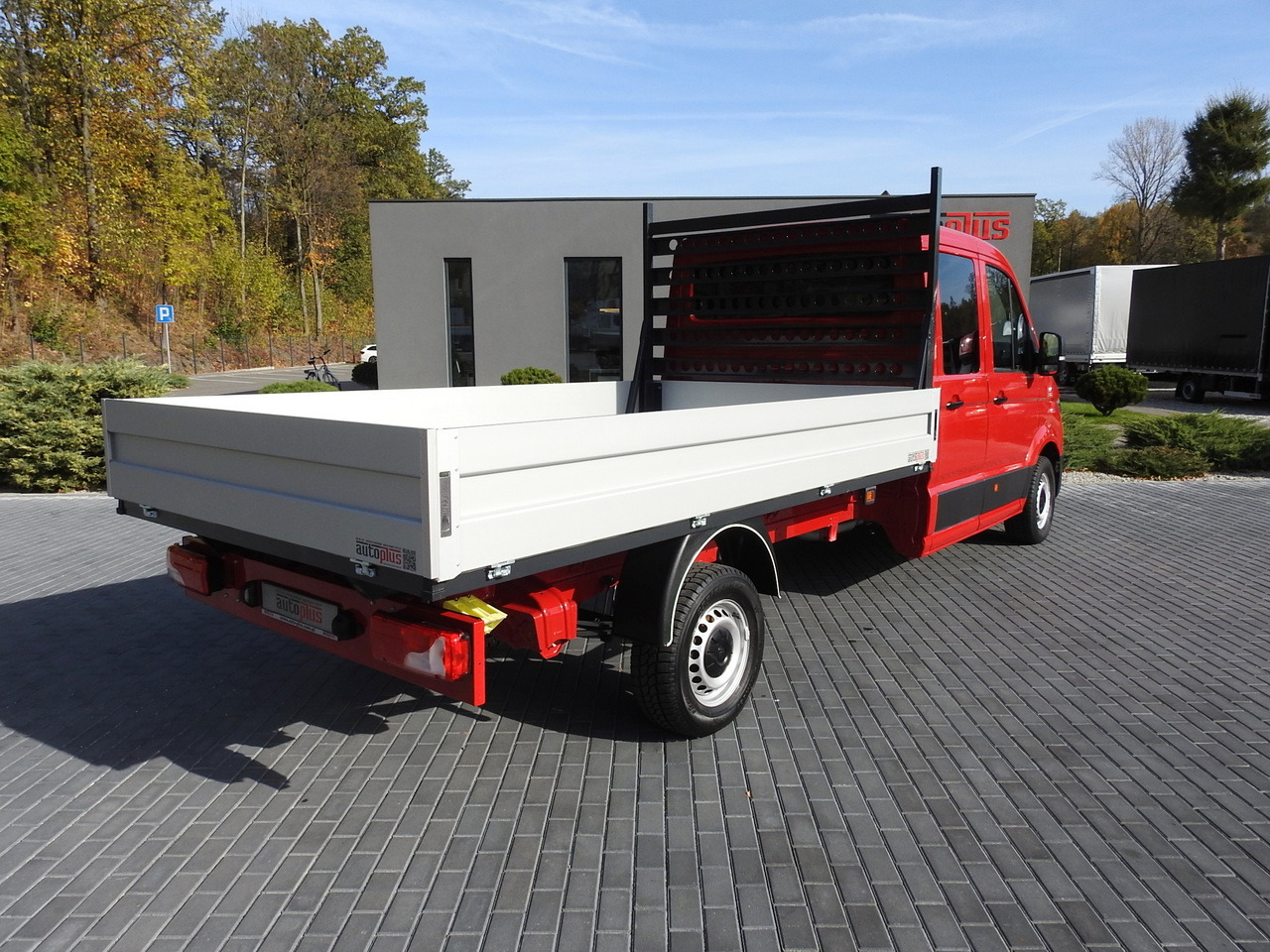 VOLKSWAGEN CRAFTER STAKE BODY DOUBLE CABIN DOKA 7 SEATS AIR CONDITIONING 140HP - Open body delivery van: picture 3 VOLKSWAGEN CRAFTER STAKE BODY DOUBLE CABIN DOKA 7 SEATS AIR CONDITIONING 140HP - Open body delivery van: picture 3
