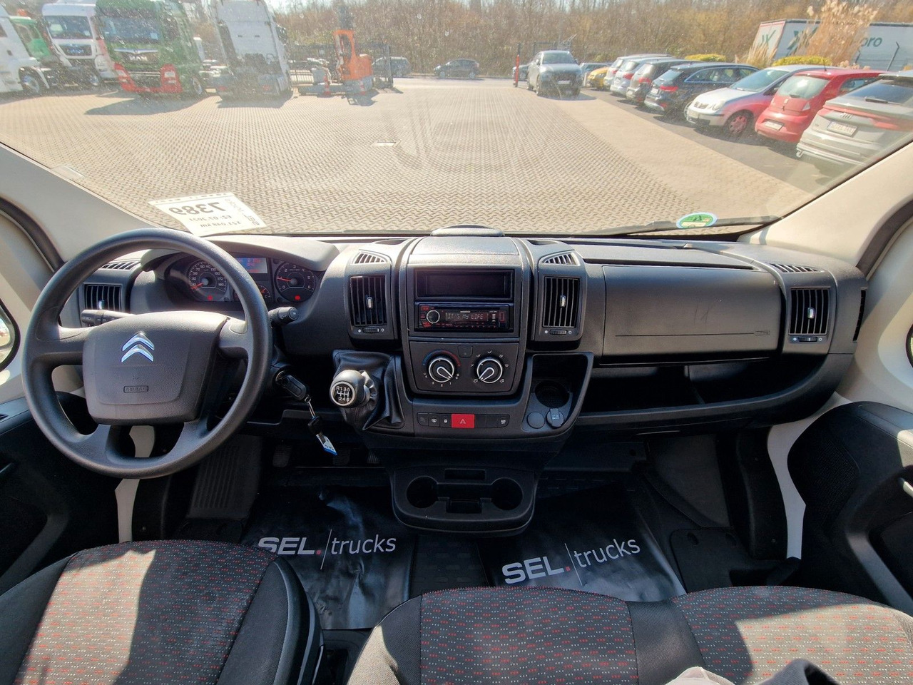 Closed box van Citroën Jumper / Ladebordwand / 3 Sitzen / Klimaanlage: picture 21 Closed box van Citroën Jumper / Ladebordwand / 3 Sitzen / Klimaanlage: picture 21